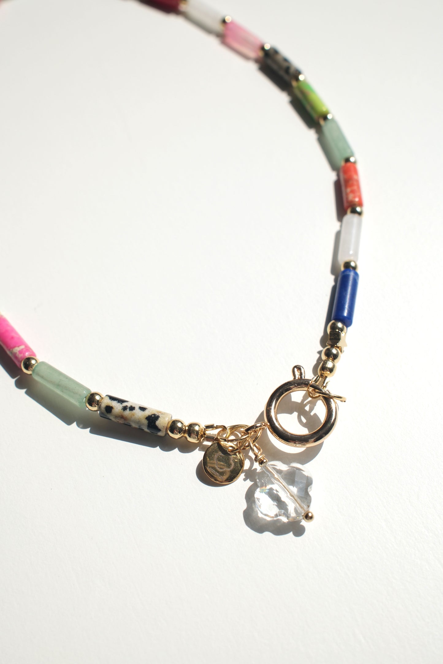 Collier bonbons multicolores tube