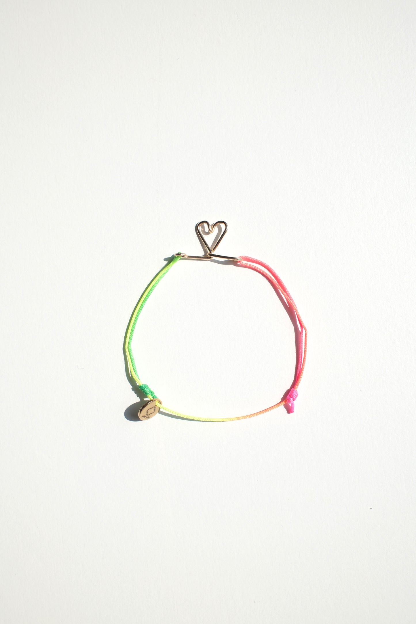 Bracelet petit coeur - fil fluo