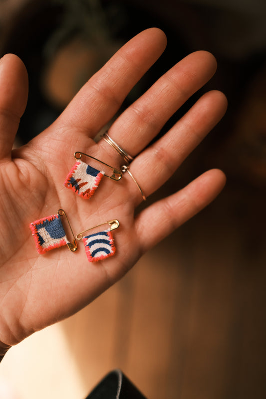 Broche pins