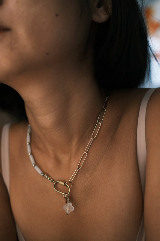 Collier mixte jade blanc et chaîne